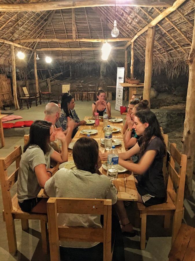 Bunk 15 Hiriketiya Hostel Dikwella Kültér fotó